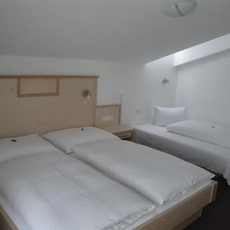 Pension Dorfplatzl Fusch an der Grossglocknerstrasse Экстерьер фото